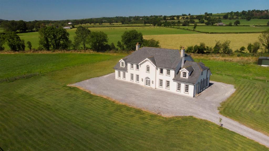 Clone Manor Farm Guesthouse exterior